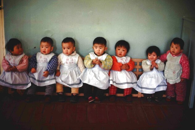 Cotton Mill Nursery, Peking 1979 - China - Large Format Photography by Eve Arnold