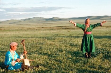 Song at Dusk, Mongolia 1979 - China Photography - Eve Arnold