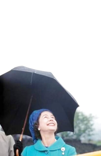 Queen Elizabeth II 1968 - England - Large Format Photography by Eve Arnold