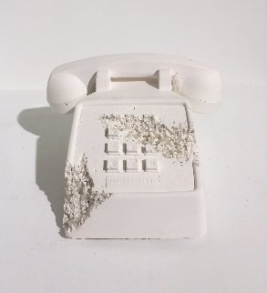 Telephone (Future Relic Fr-05) Sculpture 2016 Sculpture - Daniel Arsham Telephone (Future Relic Fr-05) Sculpture 2016 Sculpture - Daniel Arsham