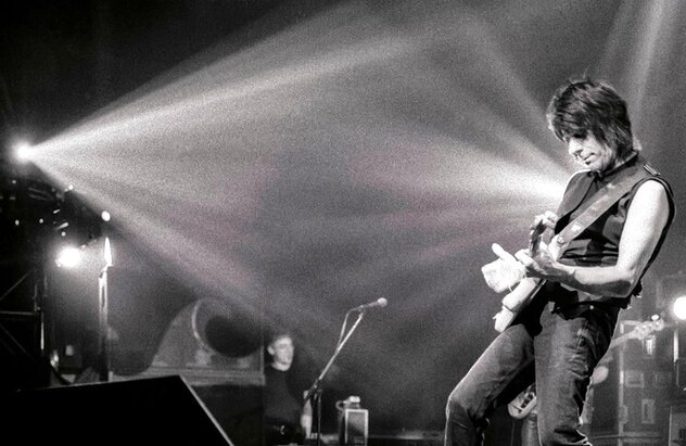 Jeff Beck: Massey Hall 2001 Toronto, Canada Photography by Richard Beland