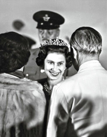 Royal Greeting - Queen Elizabeth Photography - Harry Benson