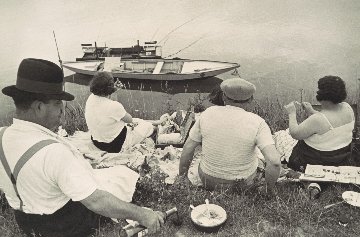 Sunday on the Banks of the River Marne Photography - Henri Cartier-Bresson Sunday on the Banks of the River Marne Photography - Henri Cartier-Bresson