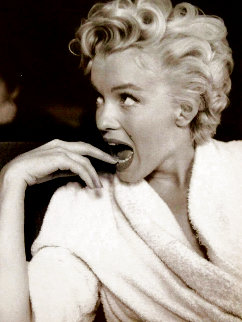 Marilyn Monroe 1975 Unique Photography - Elliott Erwitt Marilyn Monroe 1975 Unique Photography - Elliott Erwitt