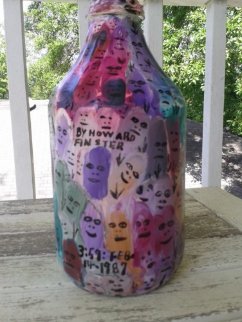 Resting Souls Glass Bottle Painting 6000.290 Sculpture - Howard Finster Resting Souls Glass Bottle Painting 6000.290 Sculpture - Howard Finster