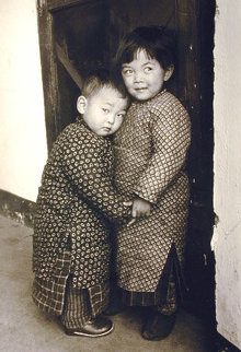 A Child Protects Photography - Carl Mydans A Child Protects Photography - Carl Mydans