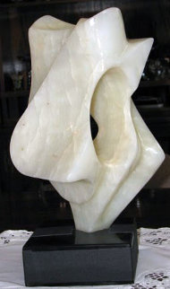 Enigma White Onyx Sculpture 1974 Sculpture - Leonardo Nierman Enigma White Onyx Sculpture 1974 Sculpture - Leonardo Nierman