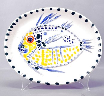 White Ground Fish Ceramic 1952 Sculpture - Pablo Picasso White Ground Fish Ceramic 1952 Sculpture - Pablo Picasso