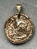Attacking Bull Madoura - 14k Pendant in Gold Jewelry by Pablo Picasso - 3