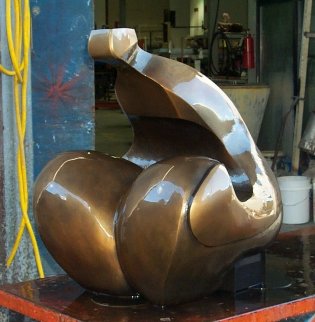 Seated Figure I Bronze 1996 Sculpture 36x32 Sculpture - Robert Holmes Seated Figure I Bronze 1996 Sculpture 36x32 Sculpture - Robert Holmes