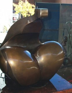 Seated Figure I Bronze 1996 Sculpture 36x32 Sculpture - Robert Holmes Seated Figure I Bronze 1996 Sculpture 36x32 Sculpture - Robert Holmes