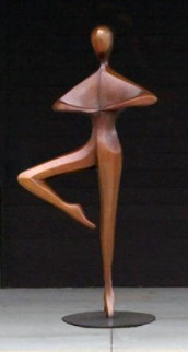 Pirouette (Monumental) Bronze Sculpture Ap 84 in Sculpture - Robert Holmes