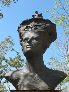 Unknown Dreams Life Size Bronze Sculpture 102x80 in Sculpture - Roberto Santo Unknown Dreams Life Size Bronze Sculpture 102x80 in Sculpture - Roberto Santo