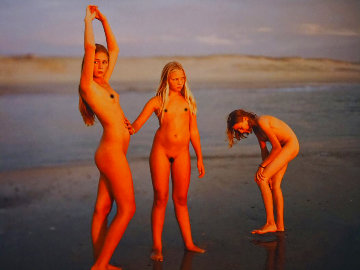Maeve, Megan-tera Et Adele: Montalivet, France 2007 Photography - Jock Sturges Maeve, Megan-tera Et Adele: Montalivet, France 2007 Photography - Jock Sturges