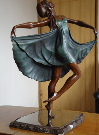 Untitled Dancer Bronze Sculpture Sculpture - Victor Villarreal