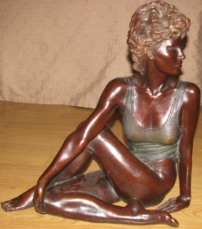 Ballarina En Reposo Bronze Sculpture 17 in Sculpture - Victor Villarreal