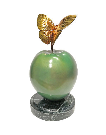 Green Apple Bronze Sculpture - Vladimir Kush