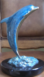 Dolphin Up Bronze Sculpture AP 1992 Sculpture - Robert Wyland Dolphin Up Bronze Sculpture AP 1992 Sculpture - Robert Wyland